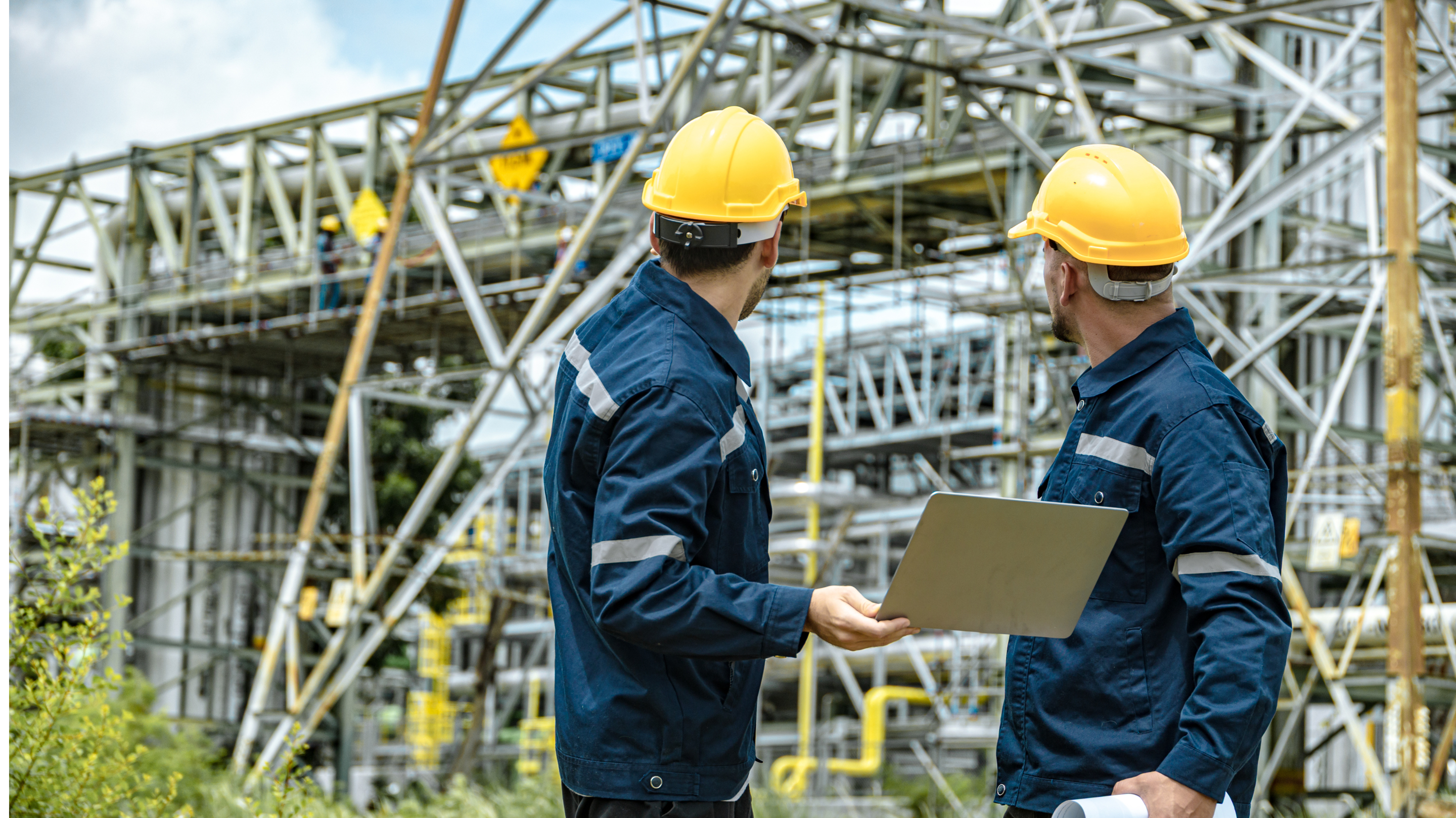 Field technician performing an oil and gas facility valve inspection with the aQRate mobile app